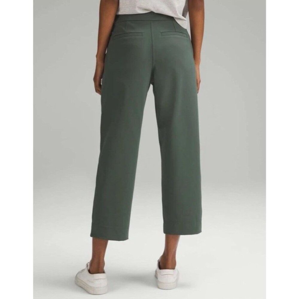 Lululemon Tapered-Leg Mid-Rise Crop 25" *Luxtreme Dark Forest Size Medium - Picture 3 of 16